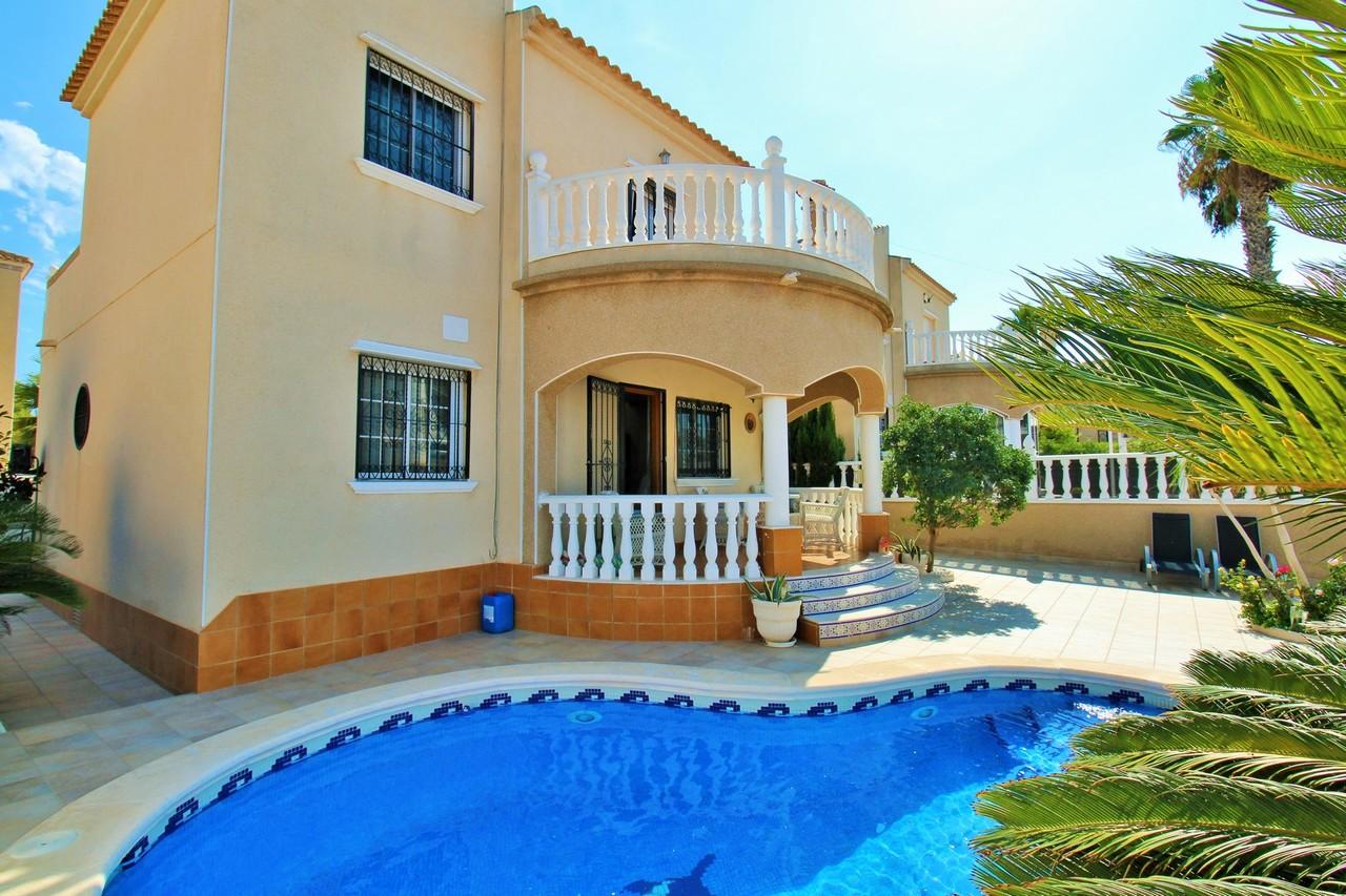 Villa en Venta en Orihuela