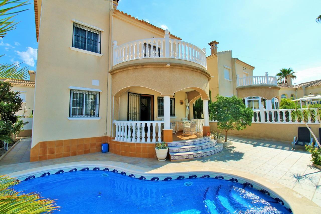 Villa en Venta en Orihuela