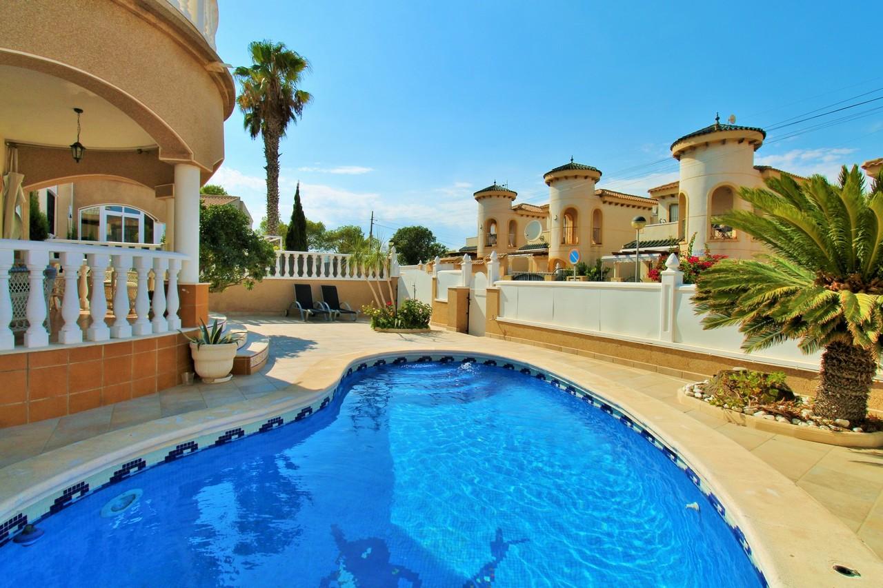 Villa en Venta en Orihuela
