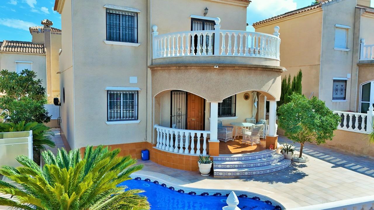 Villa en Venta en Orihuela