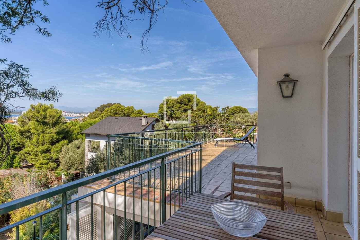 House for Sale in Roses