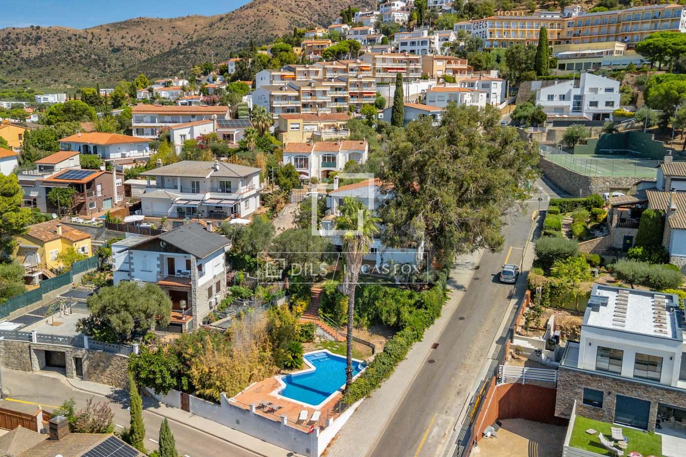 House for Sale in Roses