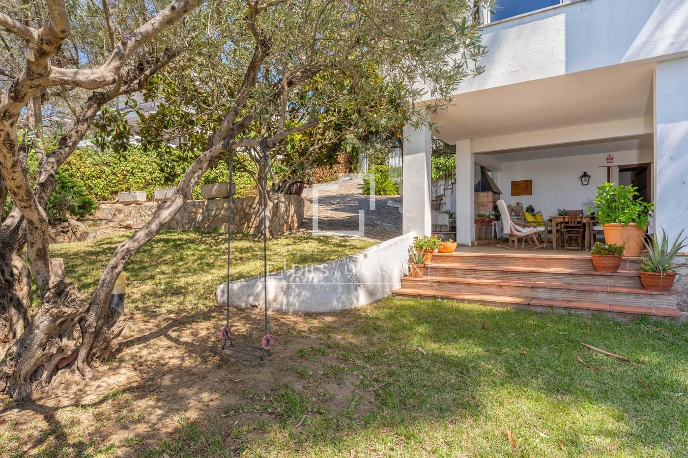 House for Sale in Roses