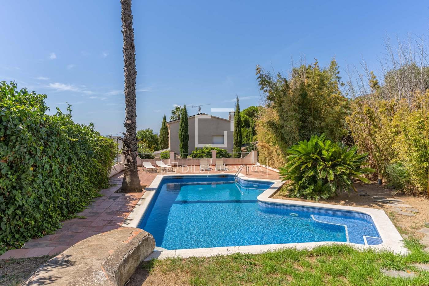 House for Sale in Roses