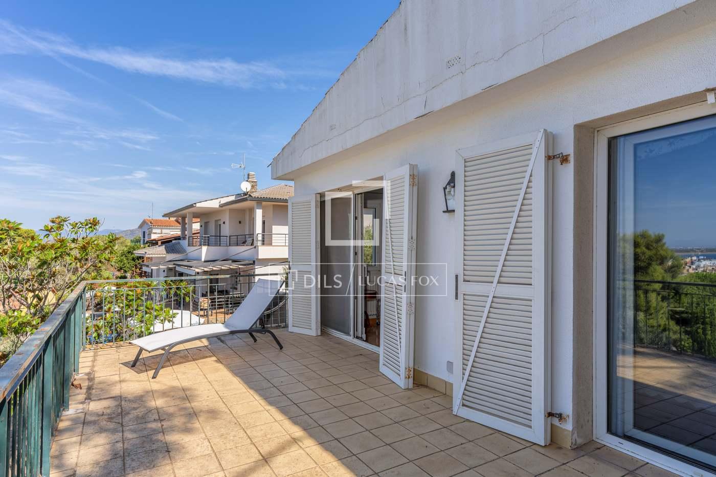 House for Sale in Roses