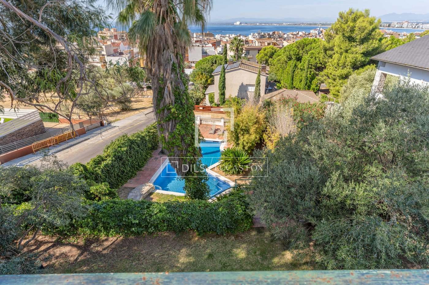 House for Sale in Roses