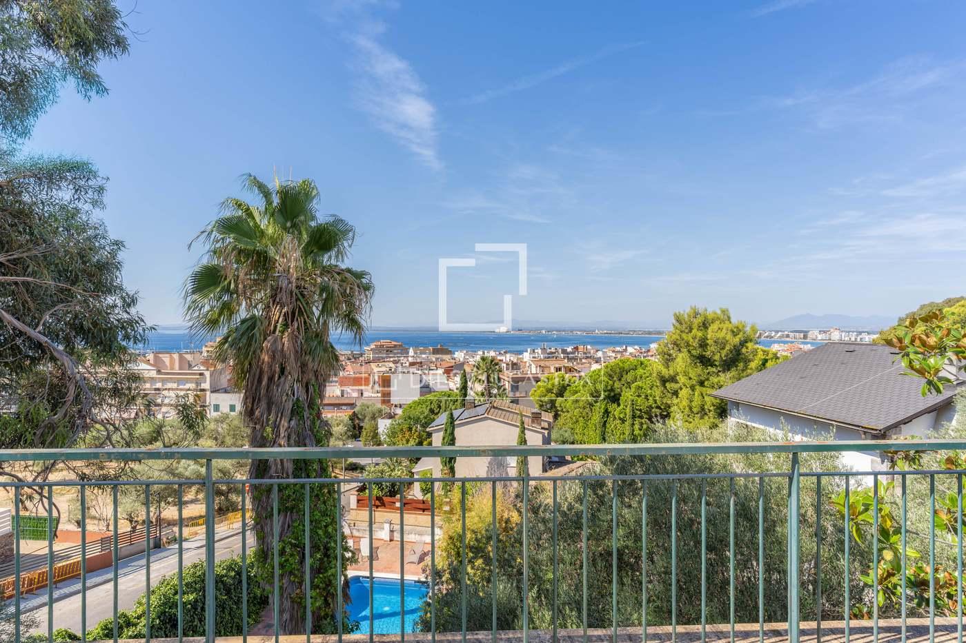 House for Sale in Roses
