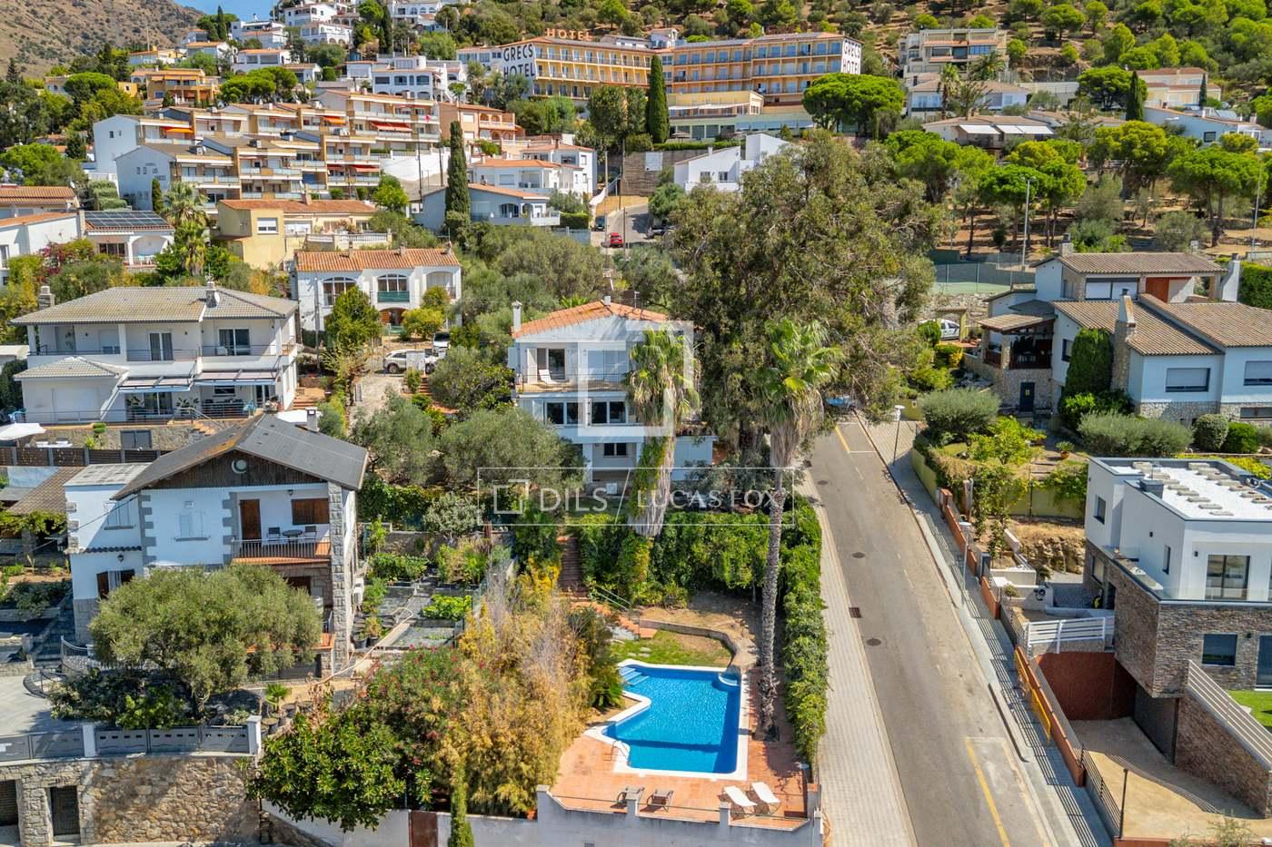 House for Sale in Roses
