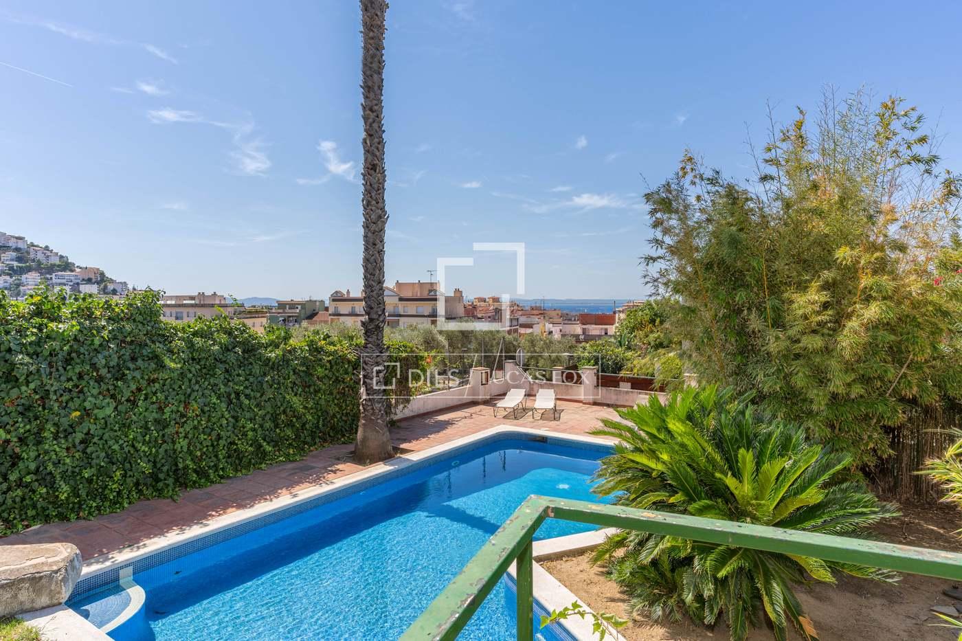House for Sale in Roses