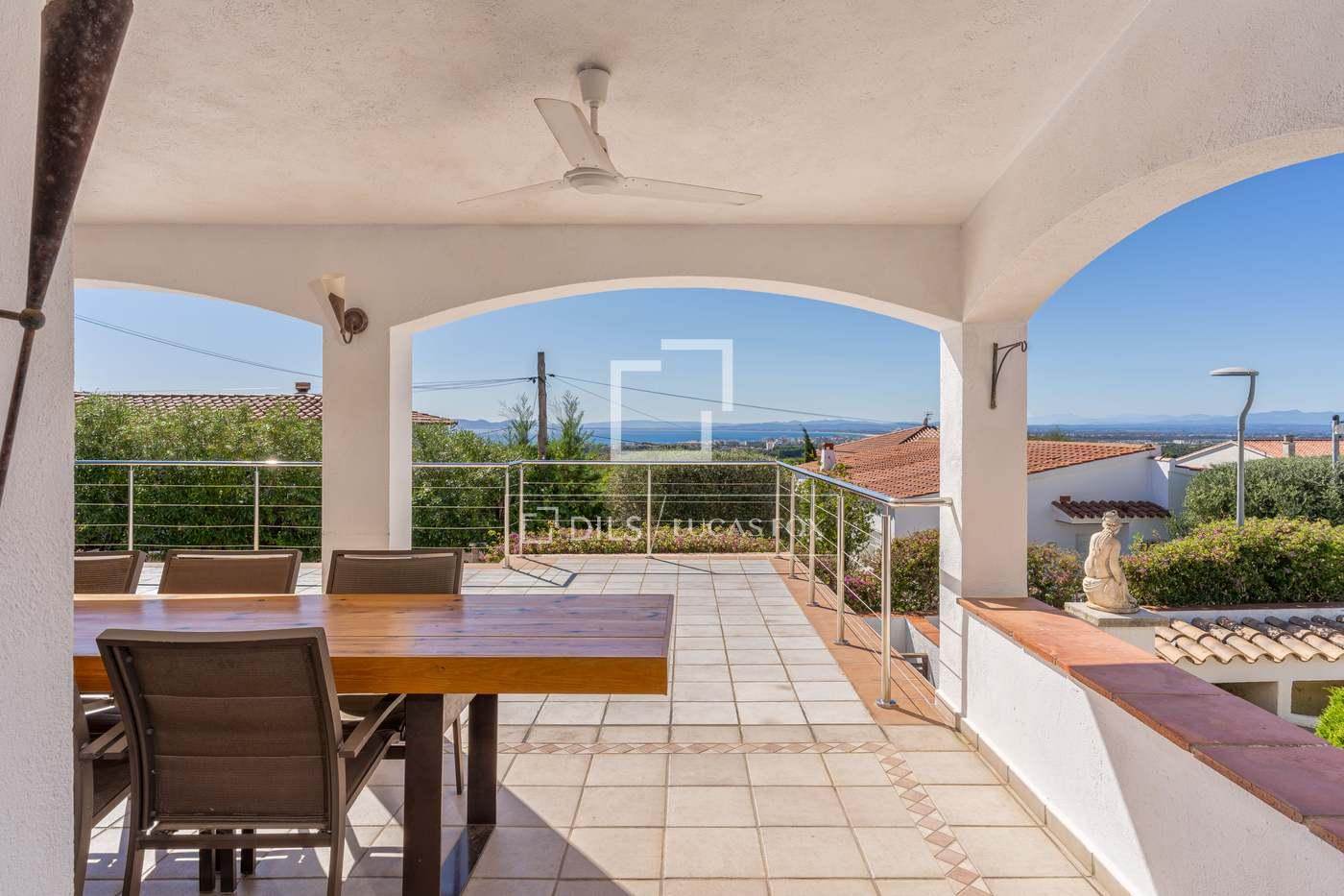 House for Sale in Roses