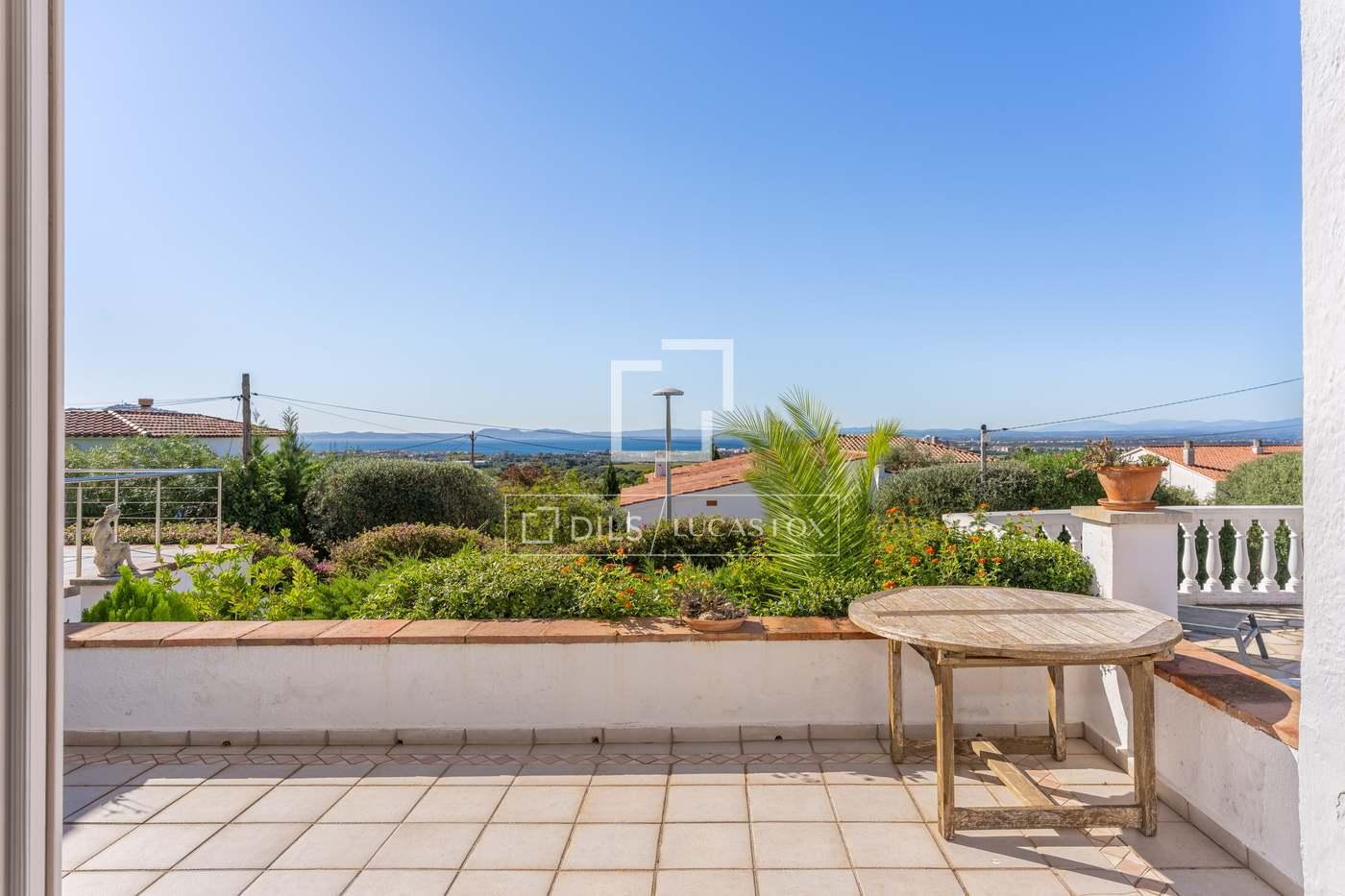House for Sale in Roses