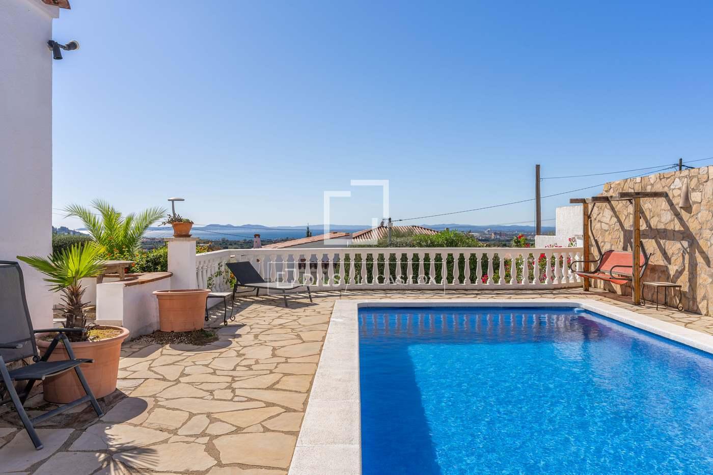 House for Sale in Roses