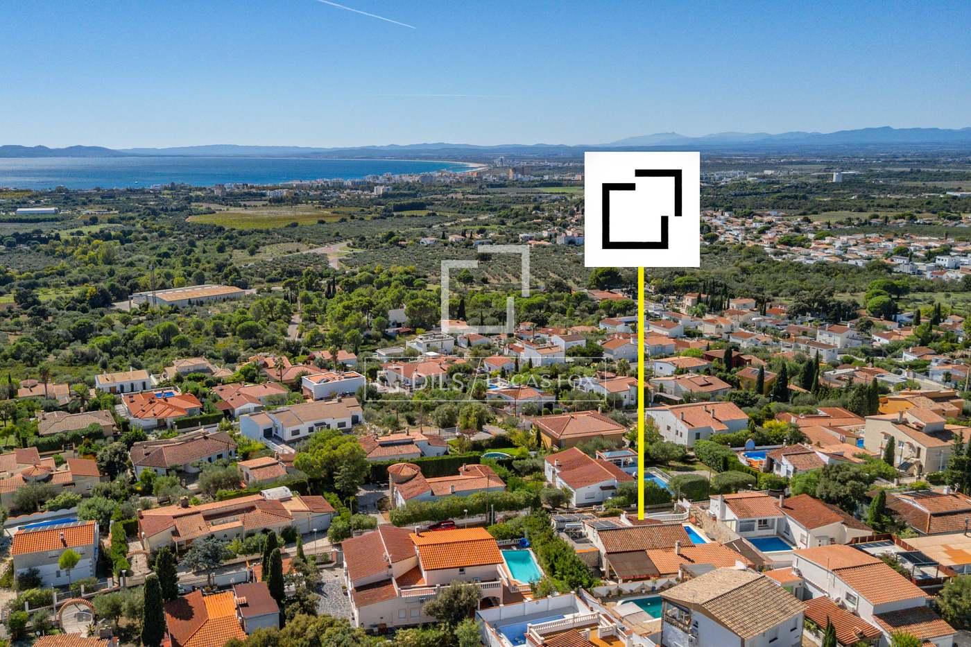 House for Sale in Roses