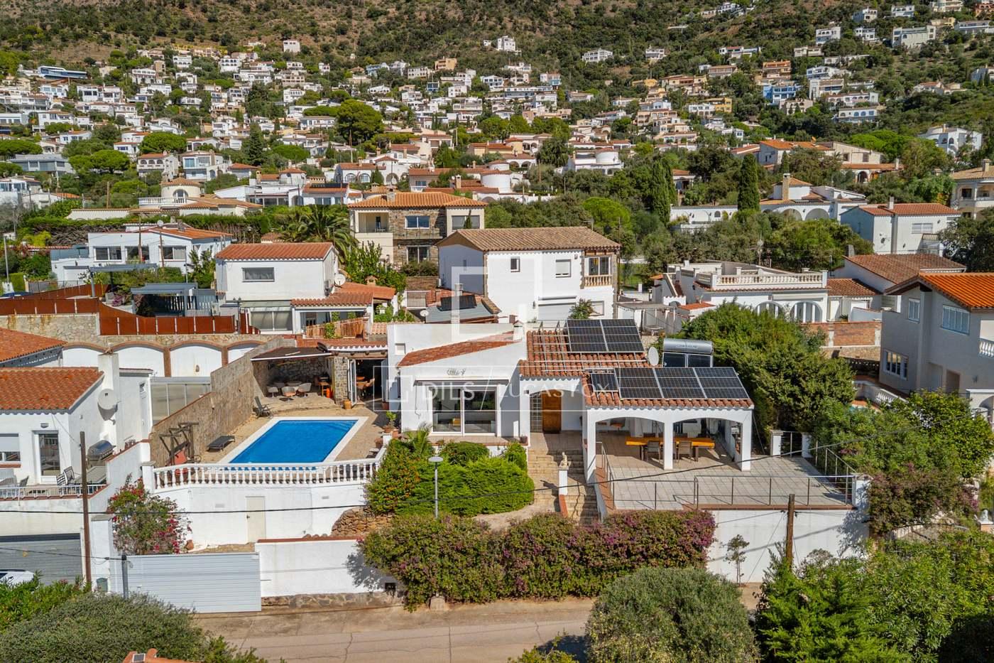 House for Sale in Roses