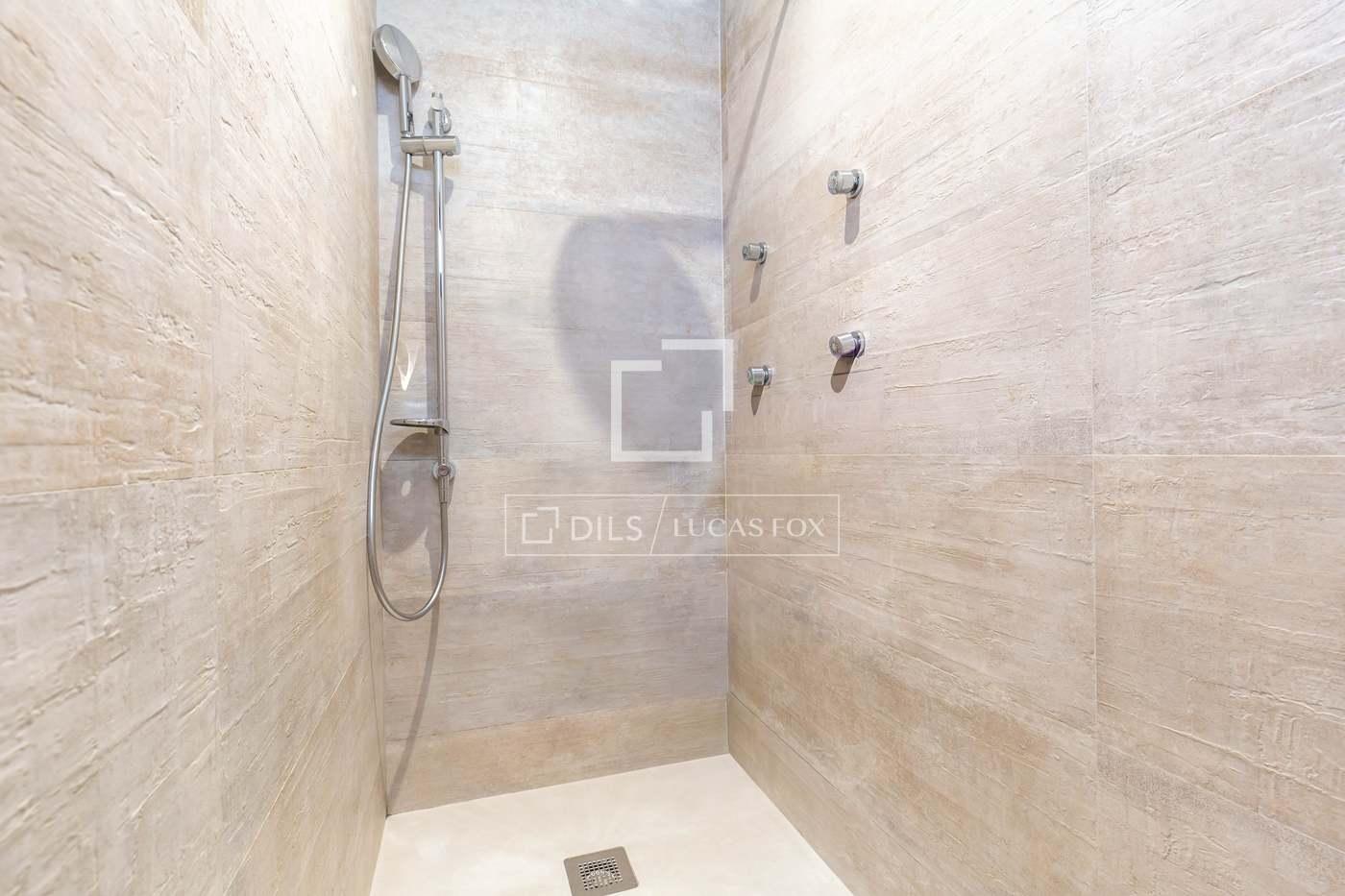 House for Sale in Vallirana