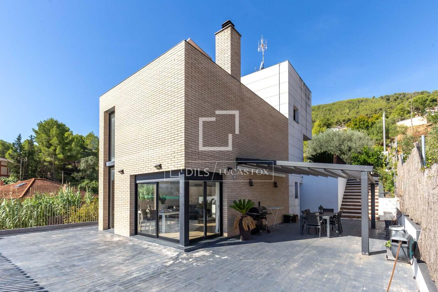 House for Sale in Vallirana