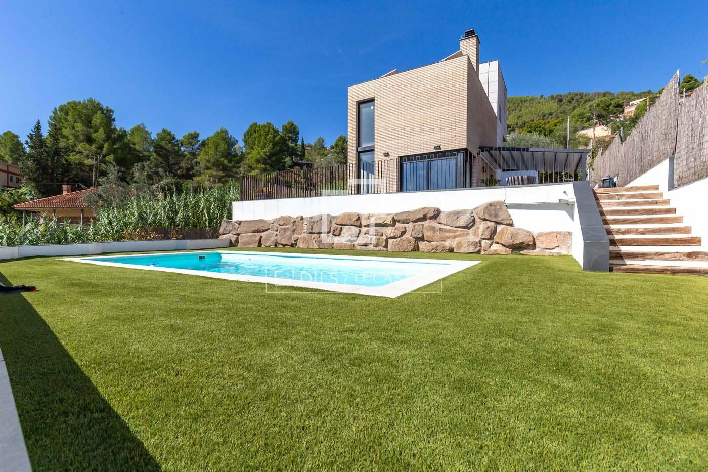 House for Sale in Vallirana