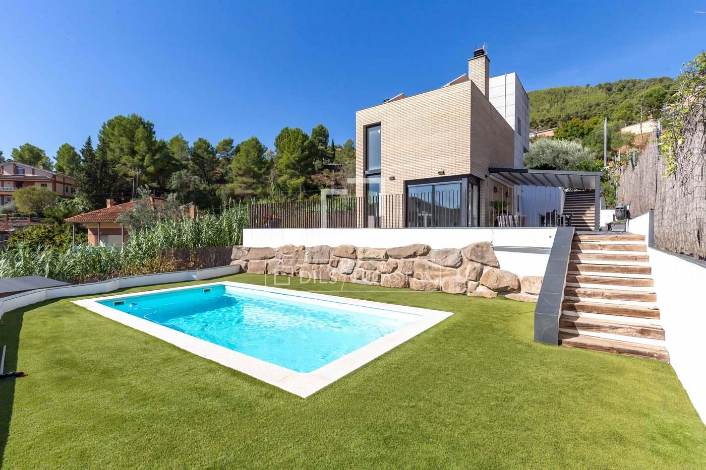 House for Sale in Vallirana