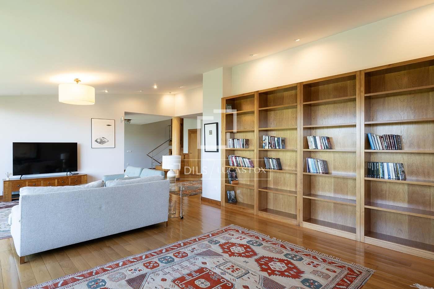 House for Sale in Poio
