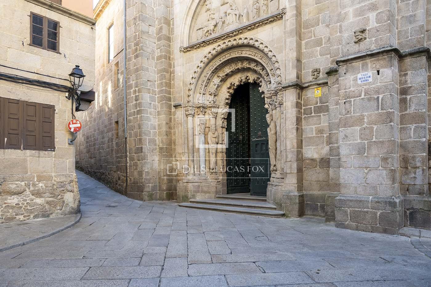 Building for Sale in Ourense