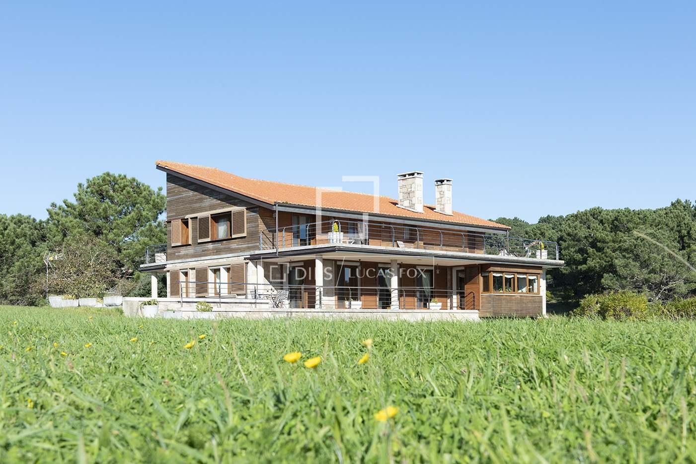 House for Sale in Muros