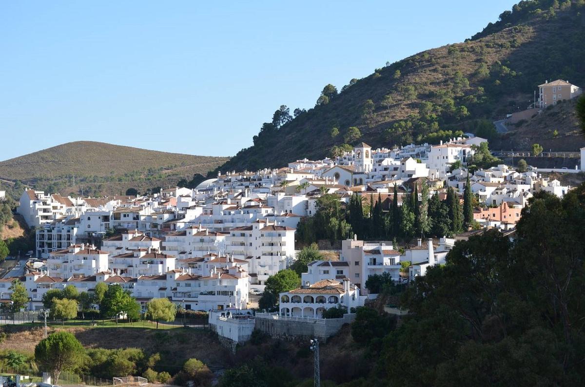 Plot for Sale in Benahavís