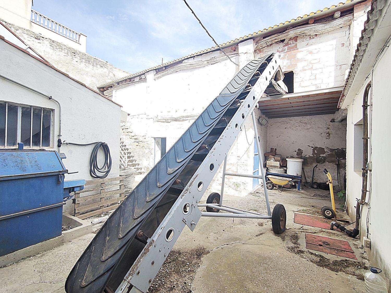 Building for Sale in Chiprana