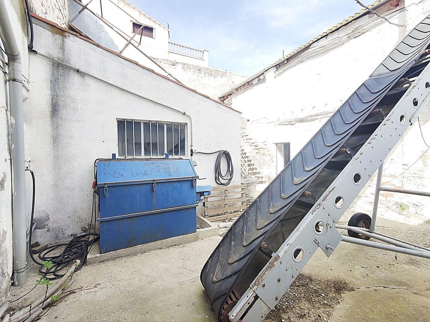 Building for Sale in Chiprana