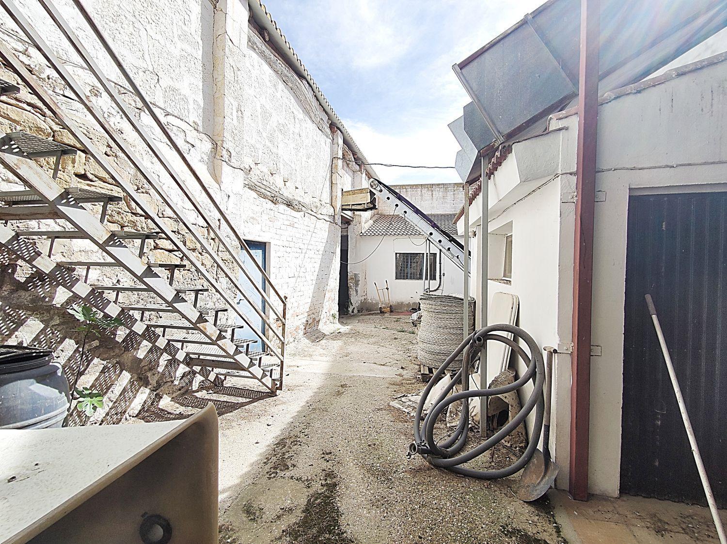 Building for Sale in Chiprana