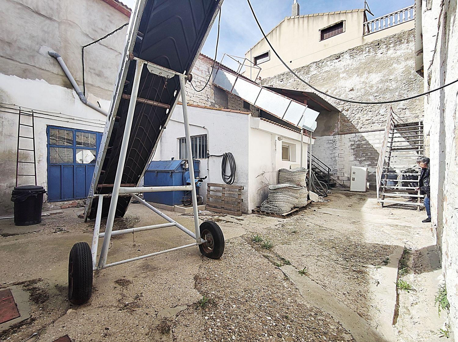 Building for Sale in Chiprana