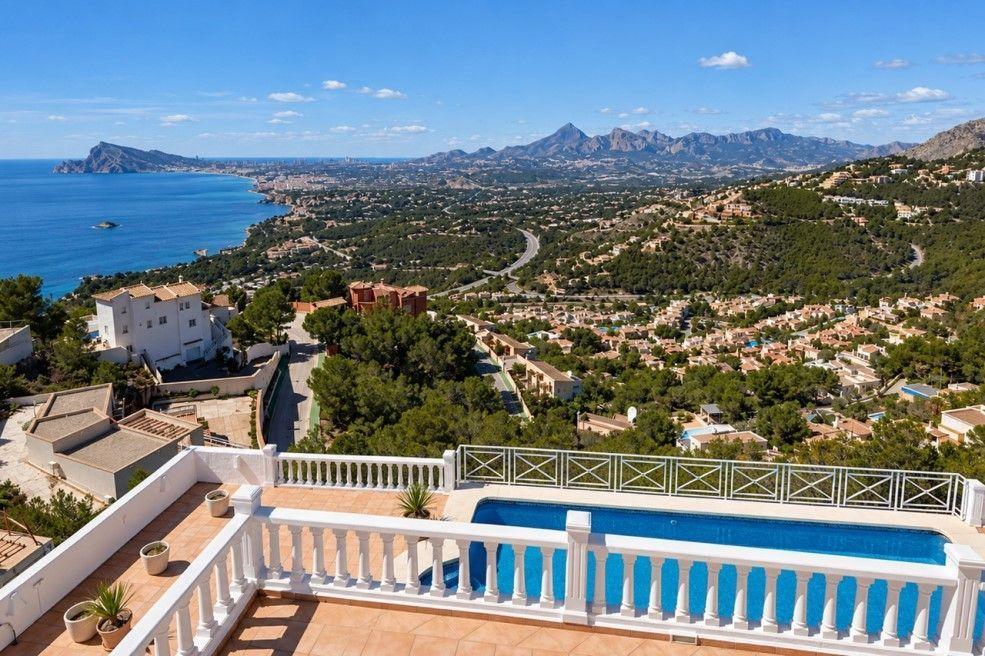 Chalet for Sale in Altea