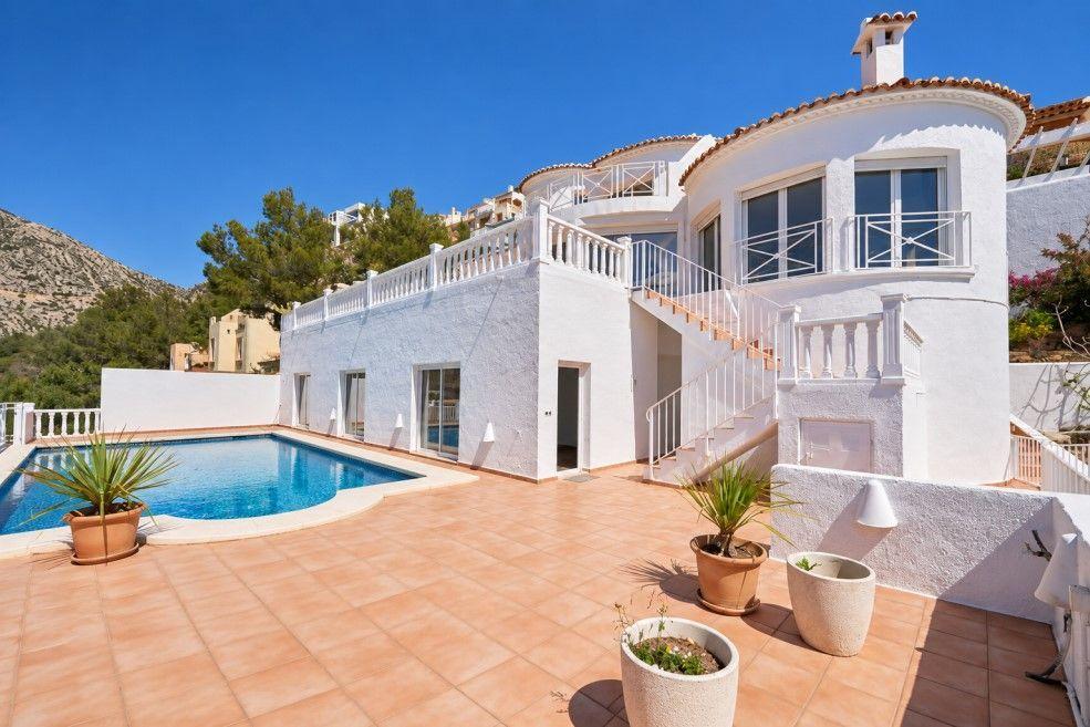 Chalet for Sale in Altea