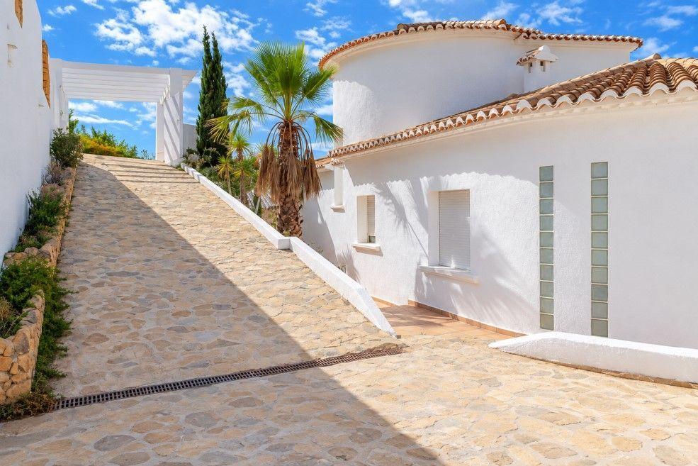 Chalet for Sale in Altea