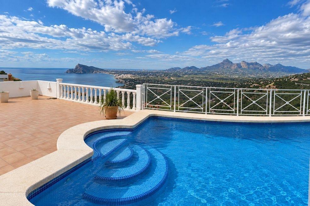 Chalet for Sale in Altea