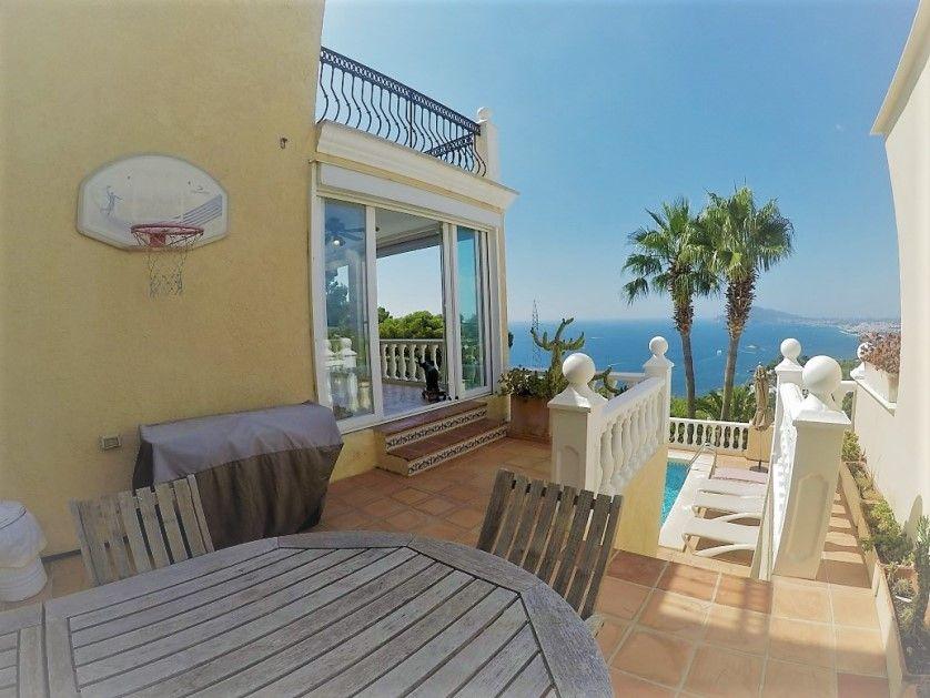 Chalet for Sale in Altea