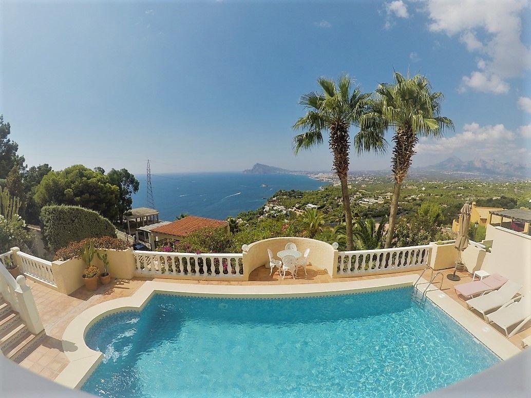 Chalet for Sale in Altea
