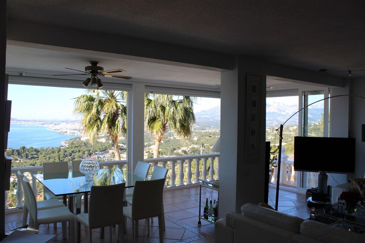 Chalet for Sale in Altea