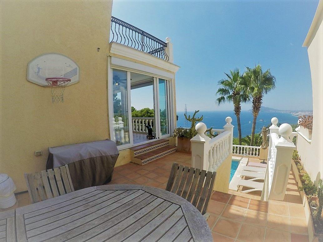 Chalet for Sale in Altea