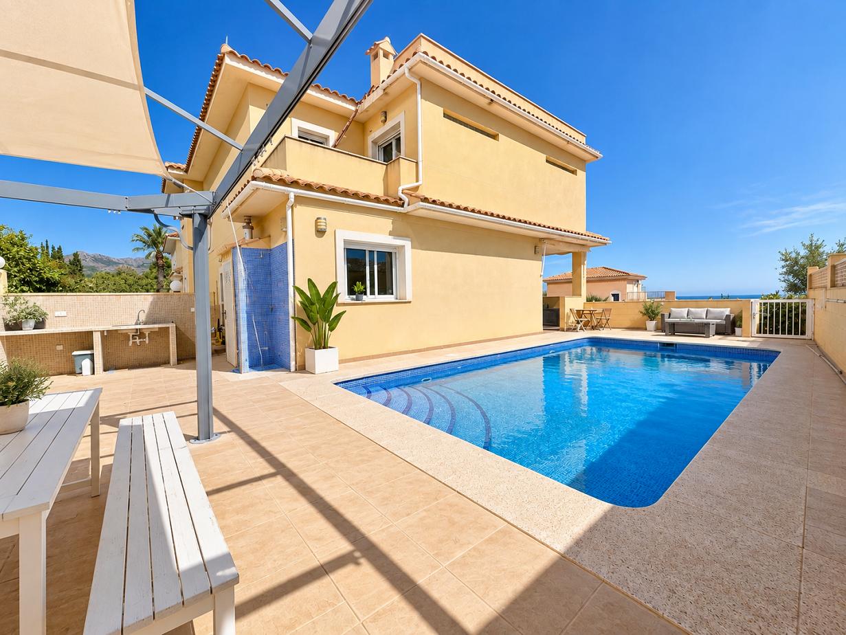 Chalet for Sale in Altea