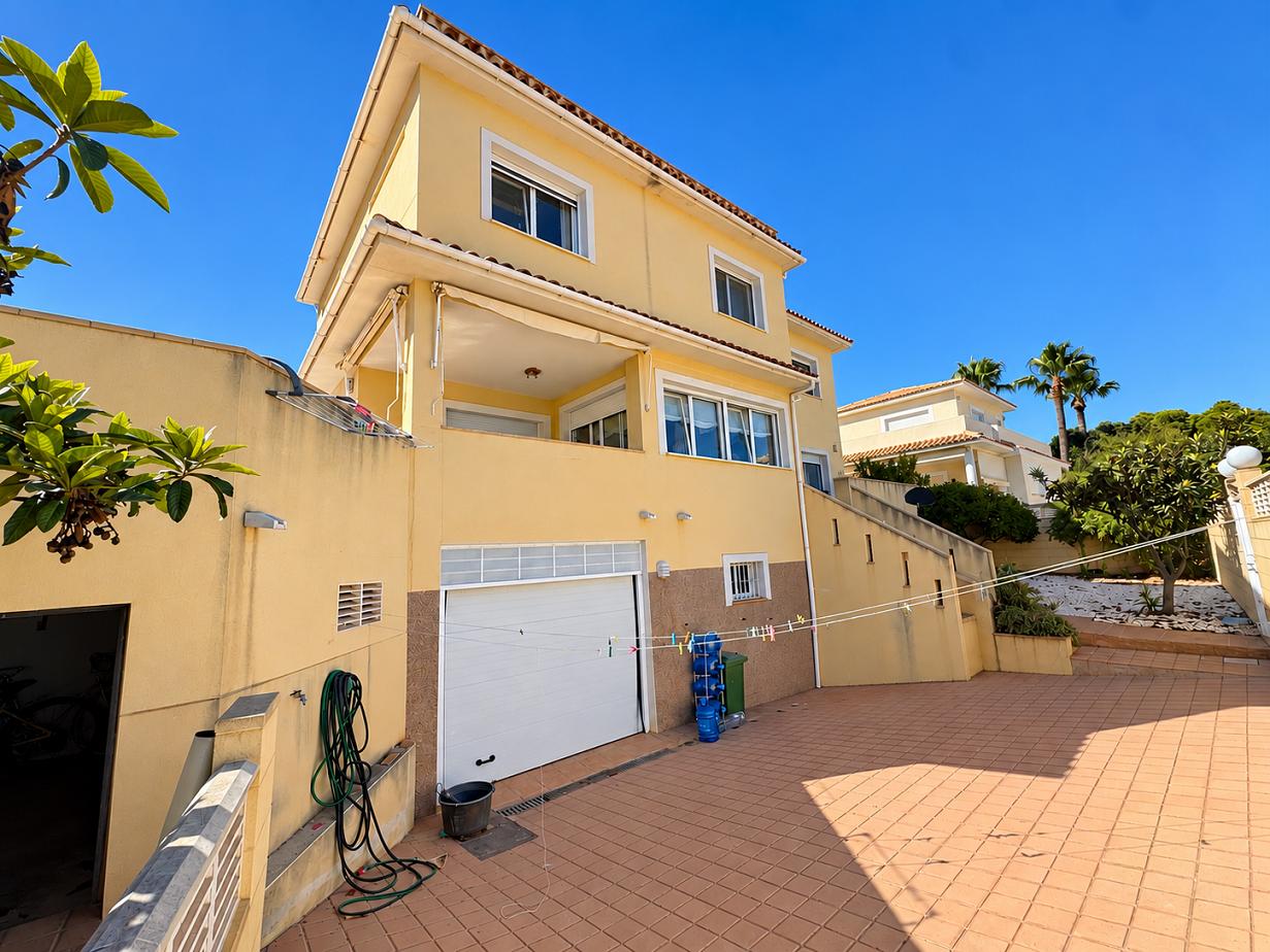 Chalet for Sale in Altea