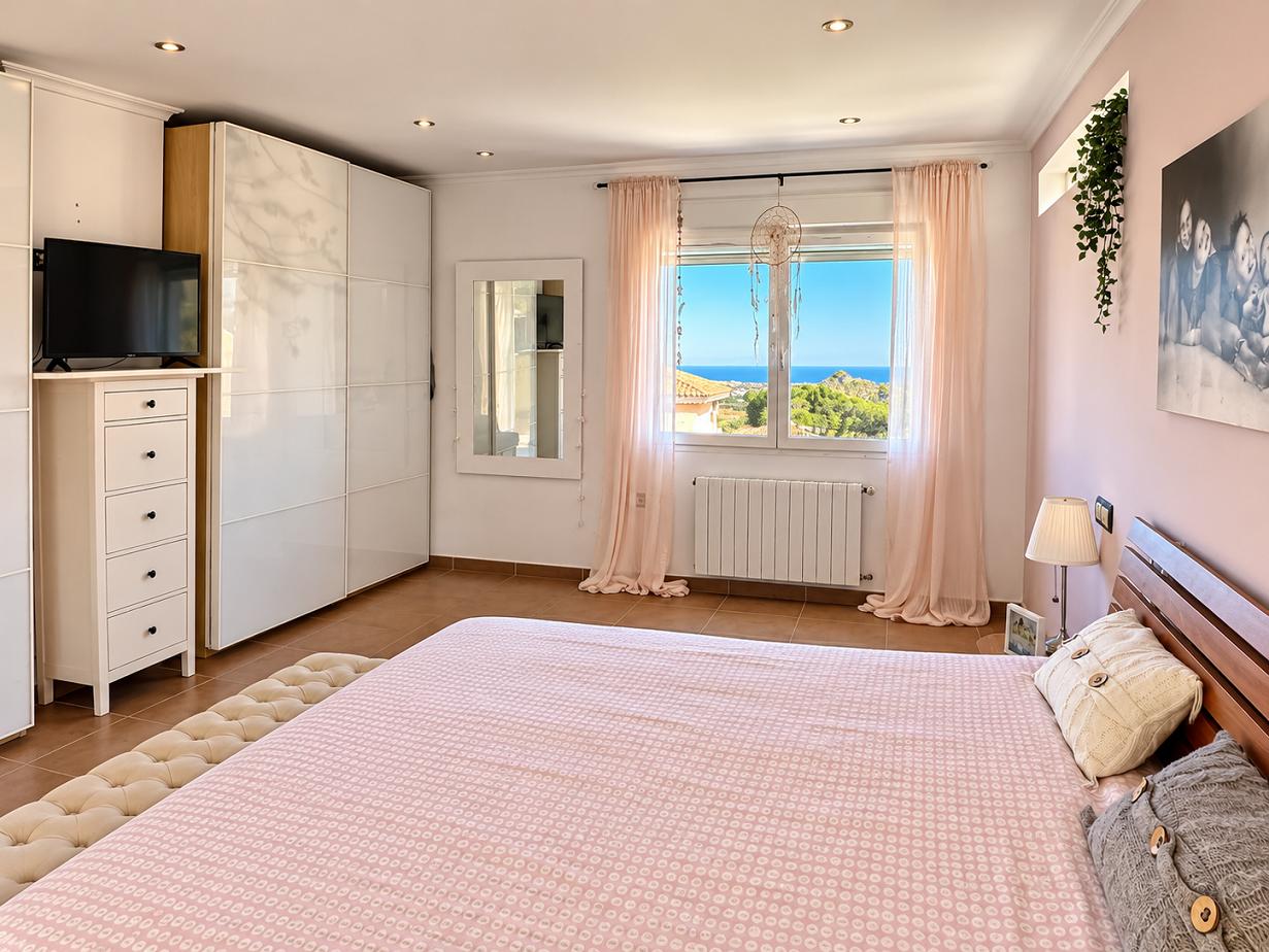 Chalet for Sale in Altea
