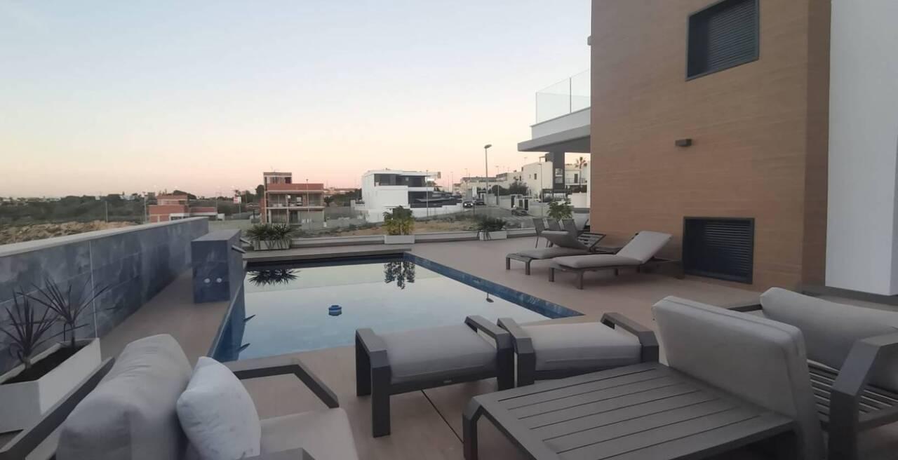 Villa en Venta en Orihuela