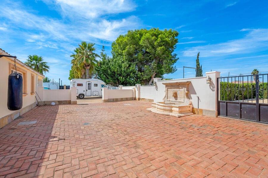 Villa for Sale in Almoradí
