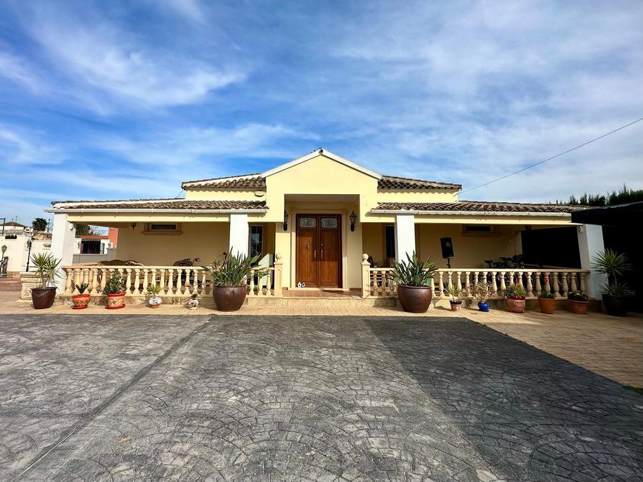 Villa for Sale in Almoradí