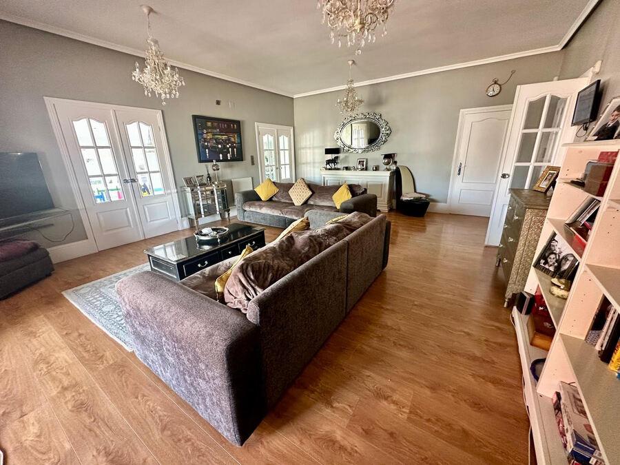 Villa for Sale in Almoradí