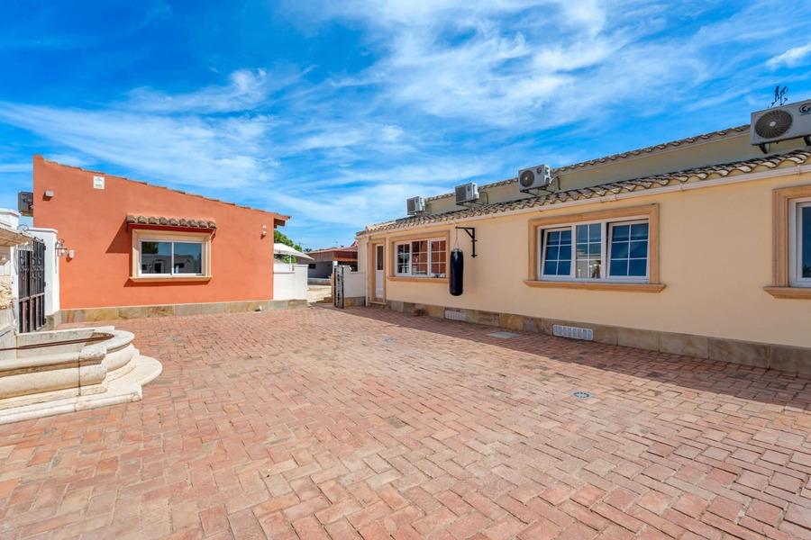 Villa for Sale in Almoradí