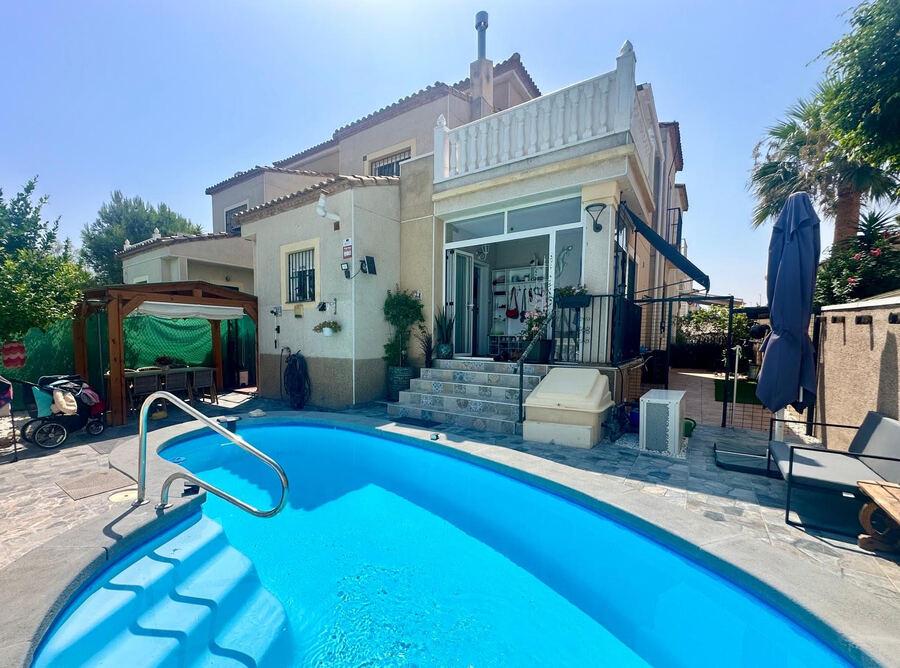 Villa for Sale in Algorfa