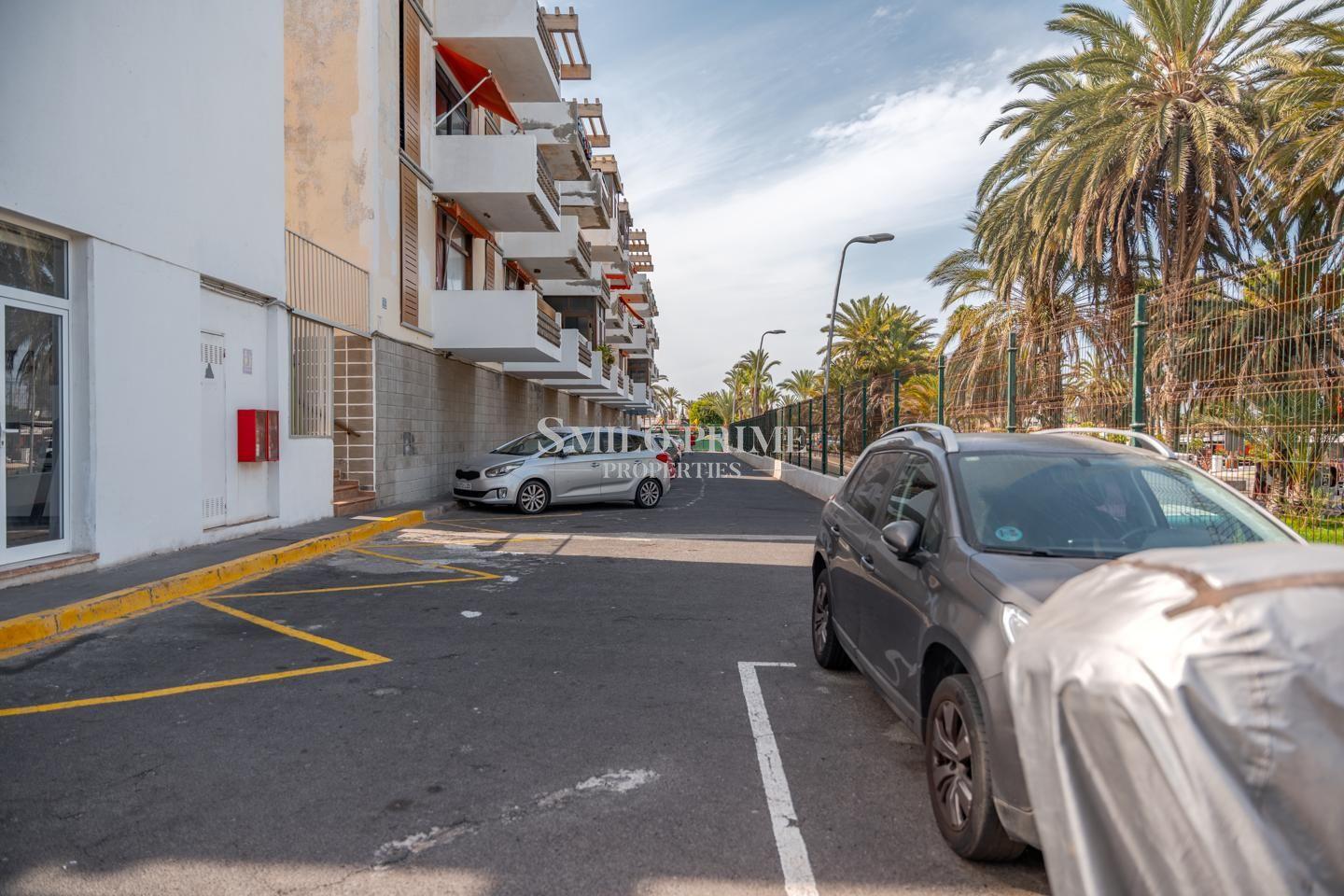 Flat for Sale in Arona