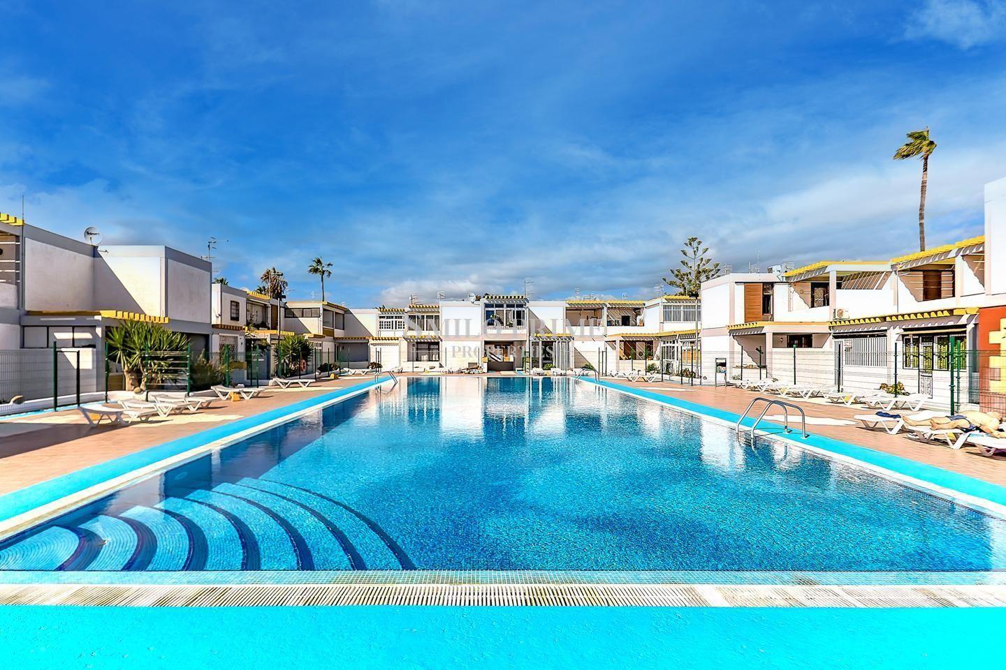 Flat for Sale in Arona