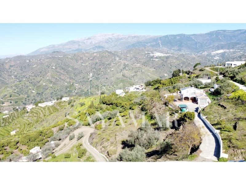 Villa for Sale in Sayalonga